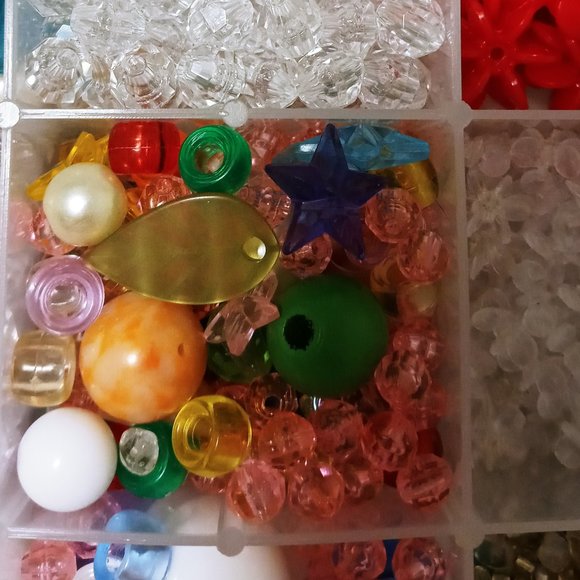 CRAFT Beads in Divided Tray Box W/Attached Lid - Picture 6 of 9